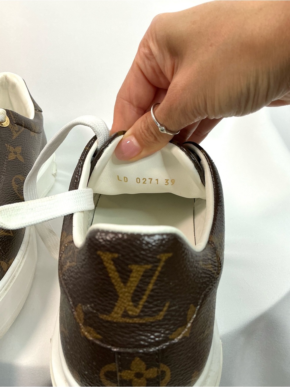 Louis Vuitton | Time Out Cacao Brown Monogram Canvas Low-Top Sneakers EU 39 - Picture 8 of 11